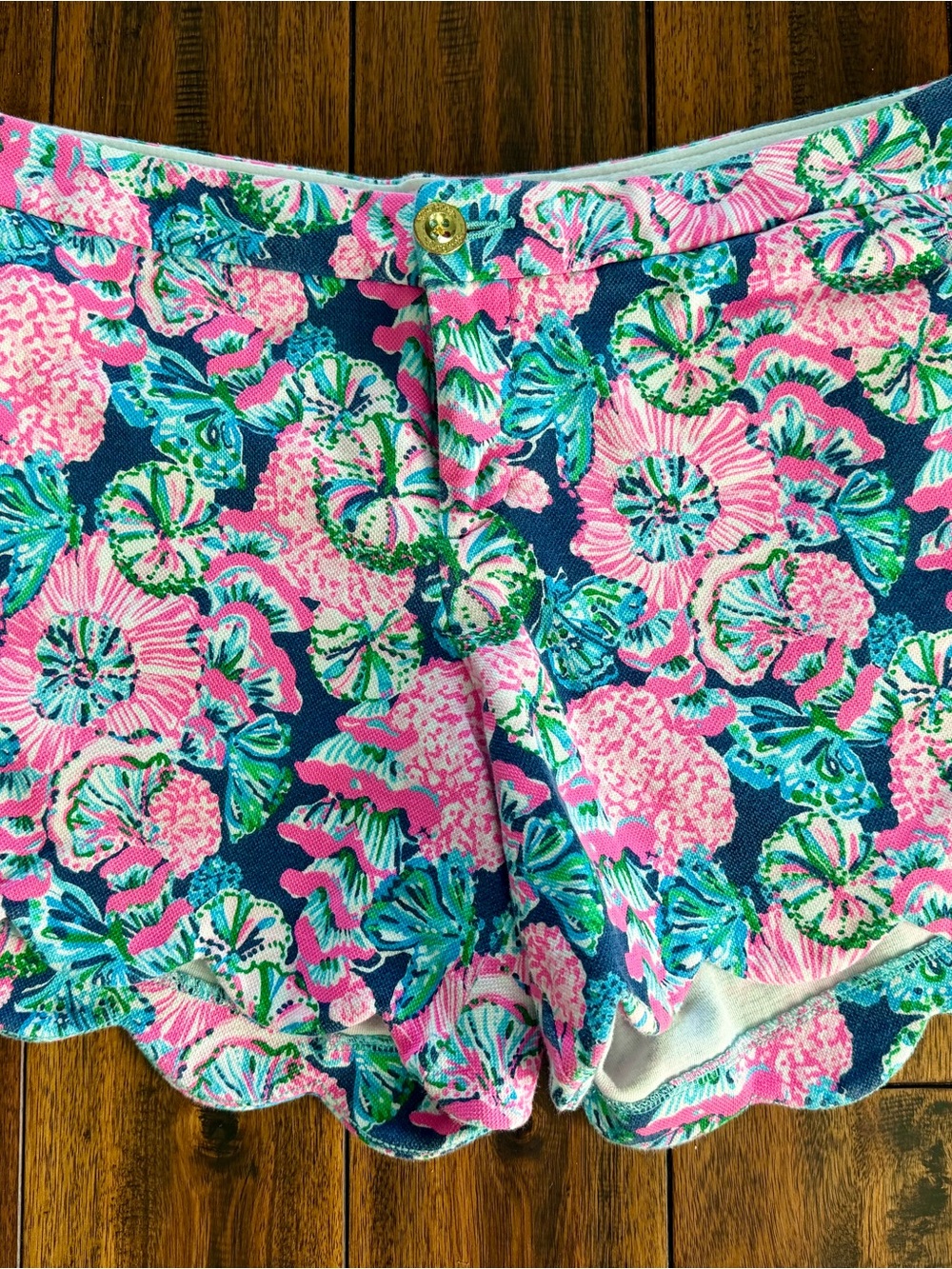 Lilly Pulitzer buttercup short scallop hem. Oyster Bay Navy Shroom with a View.